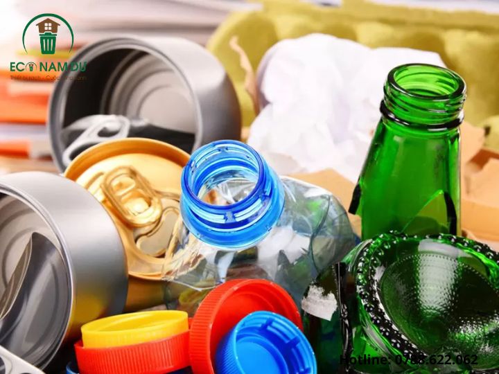 Rác vô cơ là gì? Tác hại và cách phân loại bằng thùng rác hiệu quả Rac-vo-co-la-gi-econamdu-1