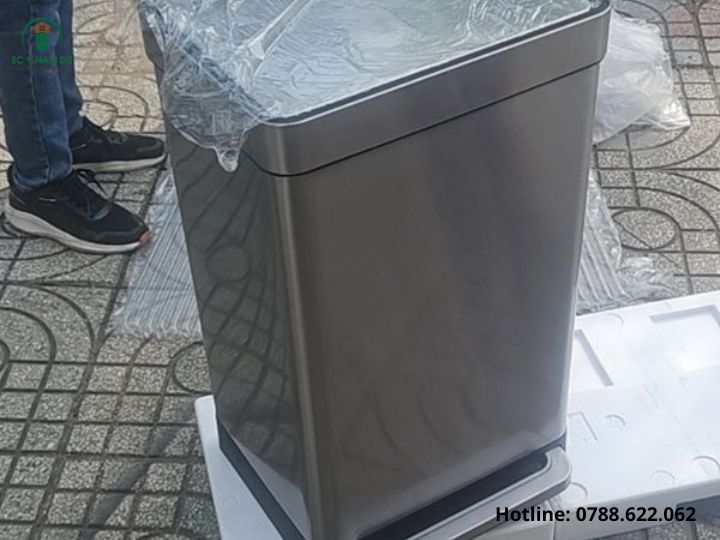 Thung-rac-inox-dap-chan-vuong-50-lit-econamdu-3