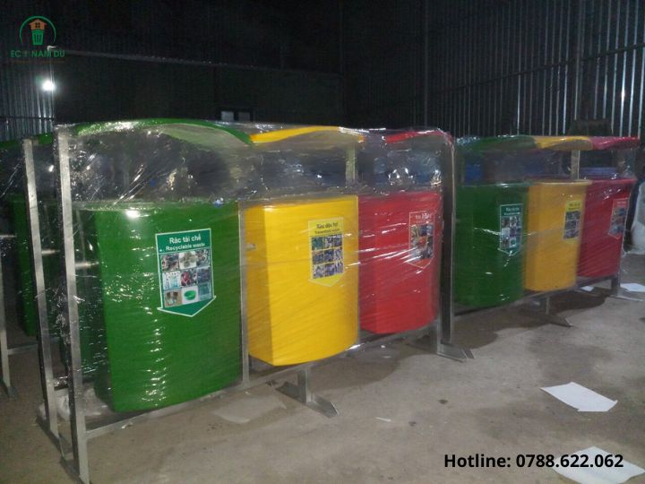 Thung-rac-composite-3-ngan-treo-econamdu-2